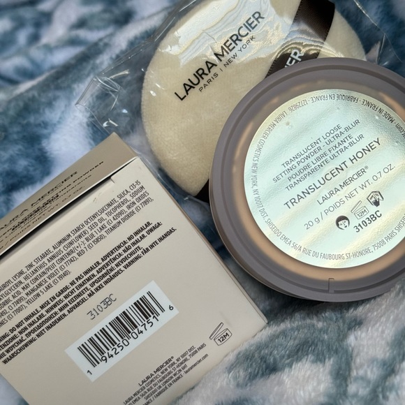 Laura Mercier Translucent Loose Setting Powder Ultra-Blur & Velour Puff (NEW) - Picture 8 of 9